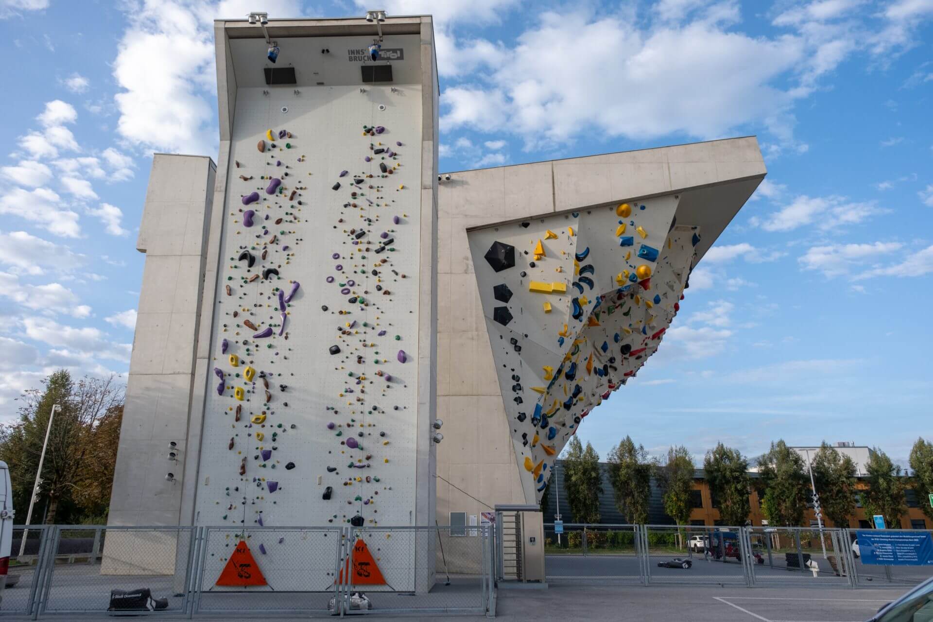 Autobelay Routen auf der Outdoor Speed Wand - Kletterzentrum Innsbruck