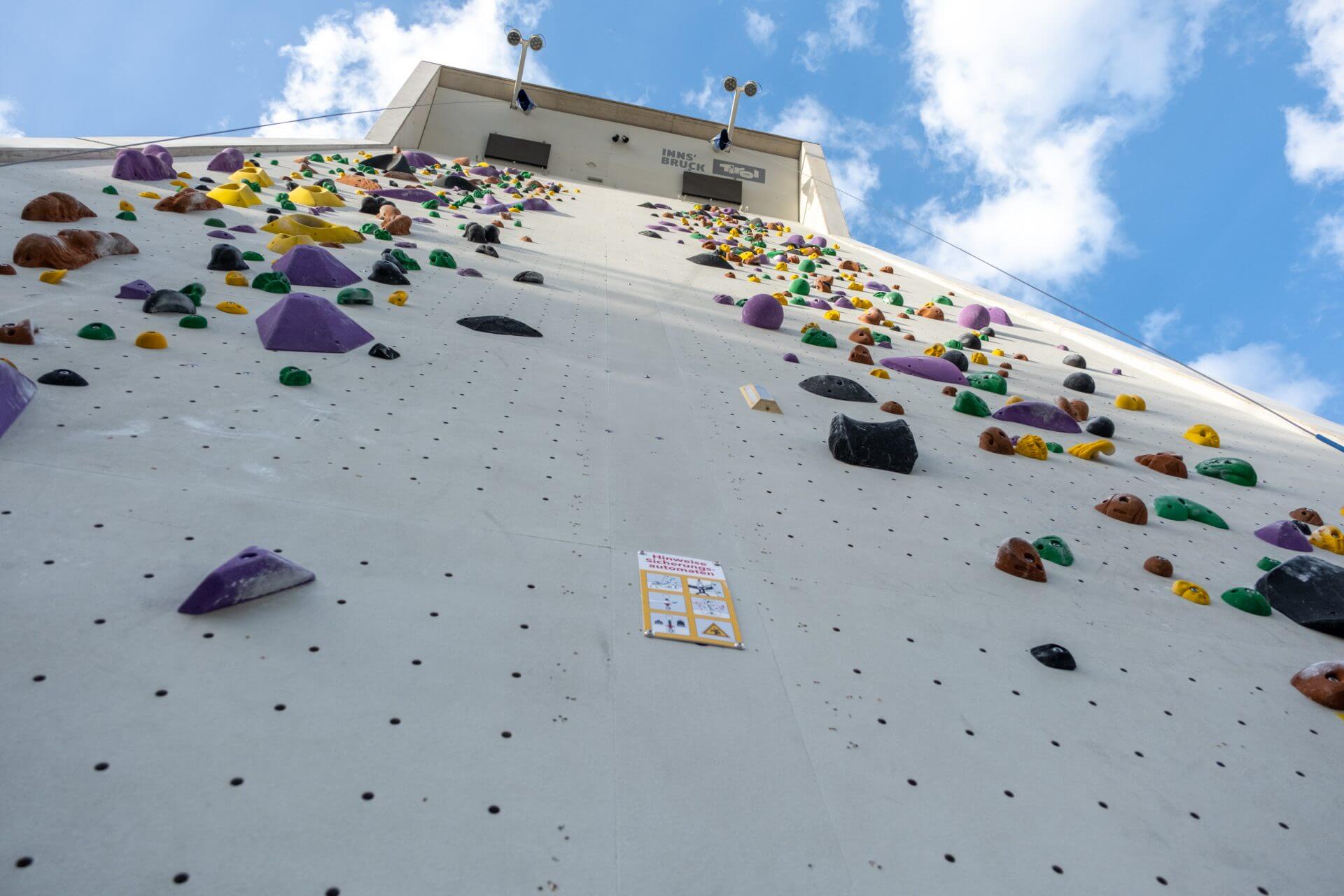 Autobelay Routen auf der Outdoor Speed Wand - Kletterzentrum Innsbruck